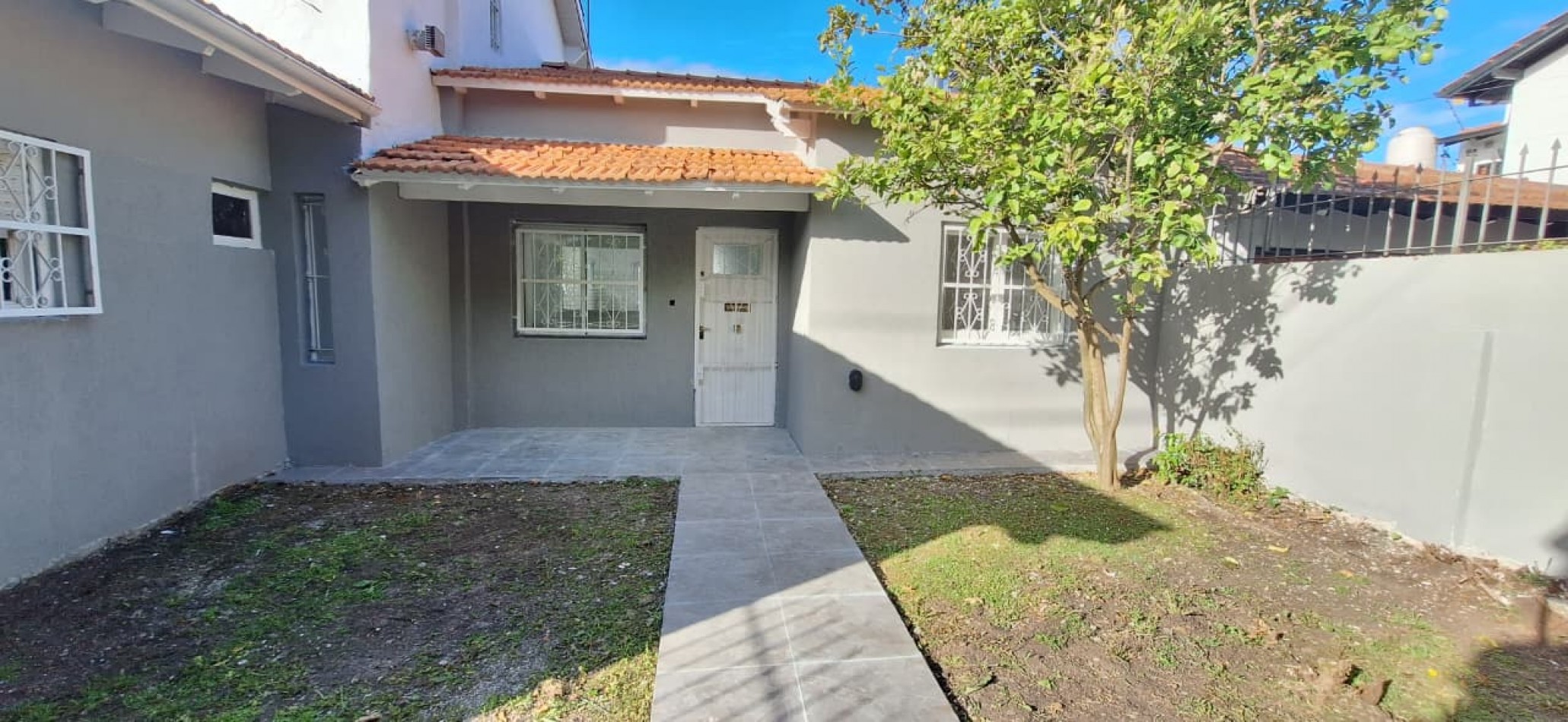 venta casa tres ambientes con garage y quincho zona Parque Luro