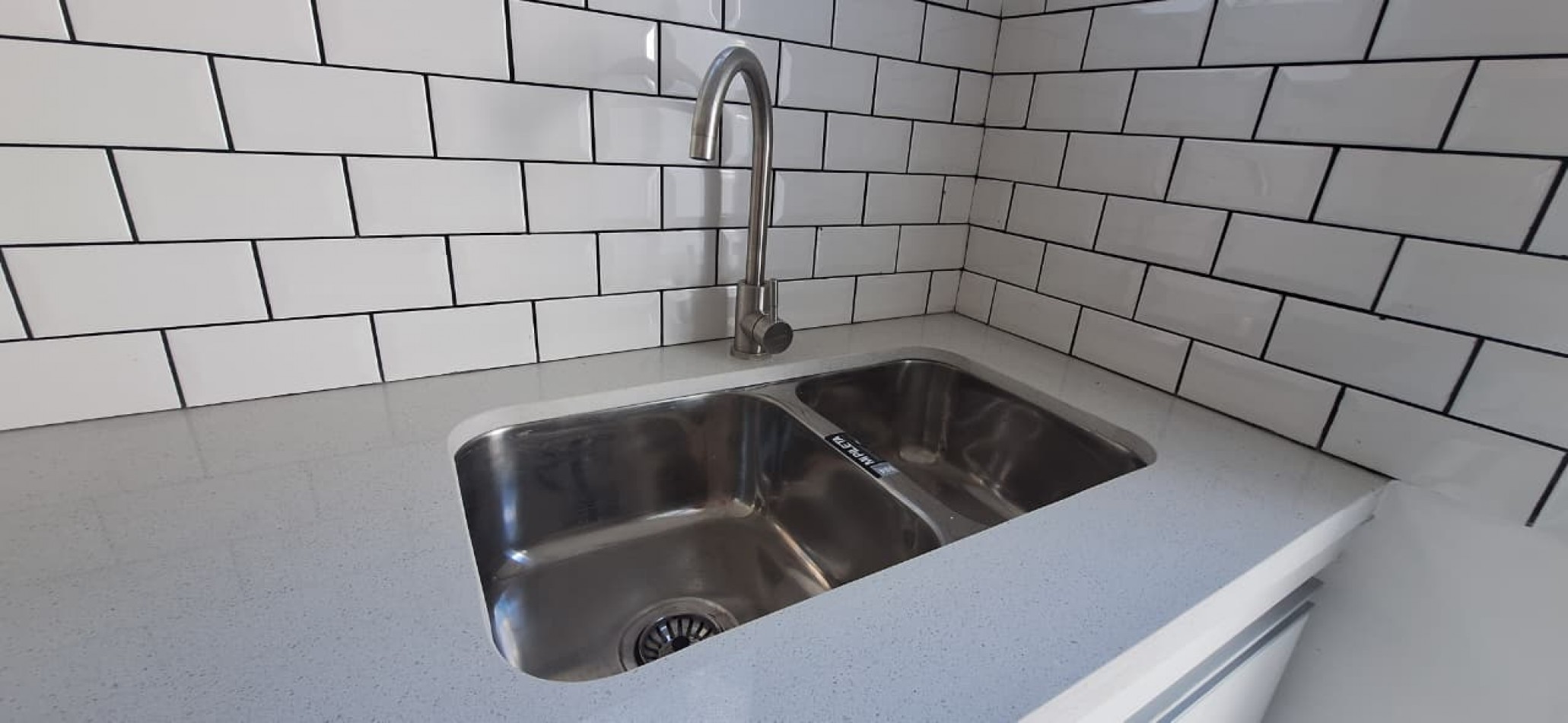 venta casa tres ambientes con garage y quincho zona Parque Luro