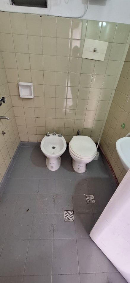 venta casa tres ambientes con garage y quincho zona Parque Luro