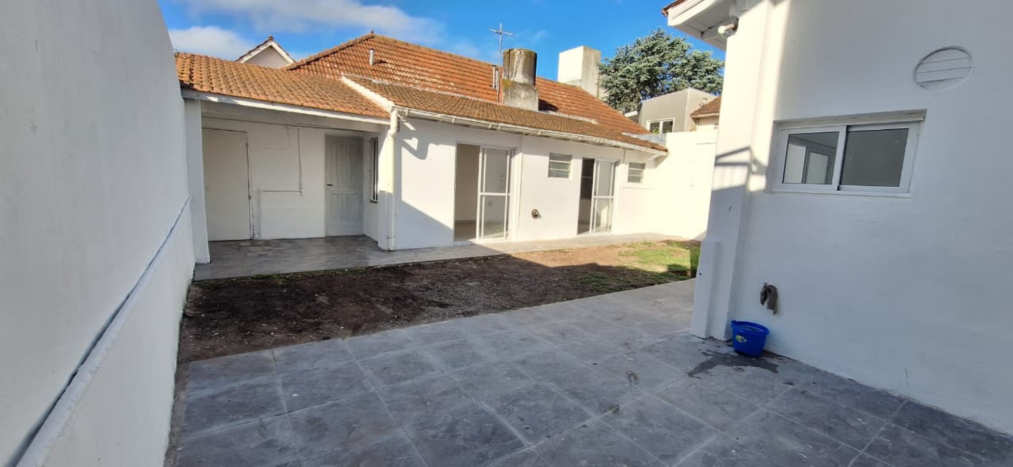 venta casa tres ambientes con garage y quincho zona Parque Luro
