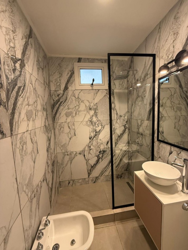 VENTA DEPARTAMENTO 3 AMB A LA CALLE CON BALCON CON O SIN COCHERA  ZONA PLAZA COLON  