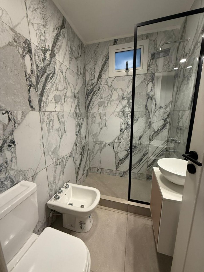 VENTA DEPARTAMENTO 3 AMB A LA CALLE CON BALCON CON O SIN COCHERA  ZONA PLAZA COLON  