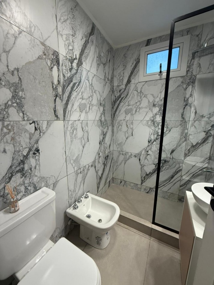 VENTA DEPARTAMENTO 3 AMB A LA CALLE CON BALCON CON O SIN COCHERA  ZONA PLAZA COLON  