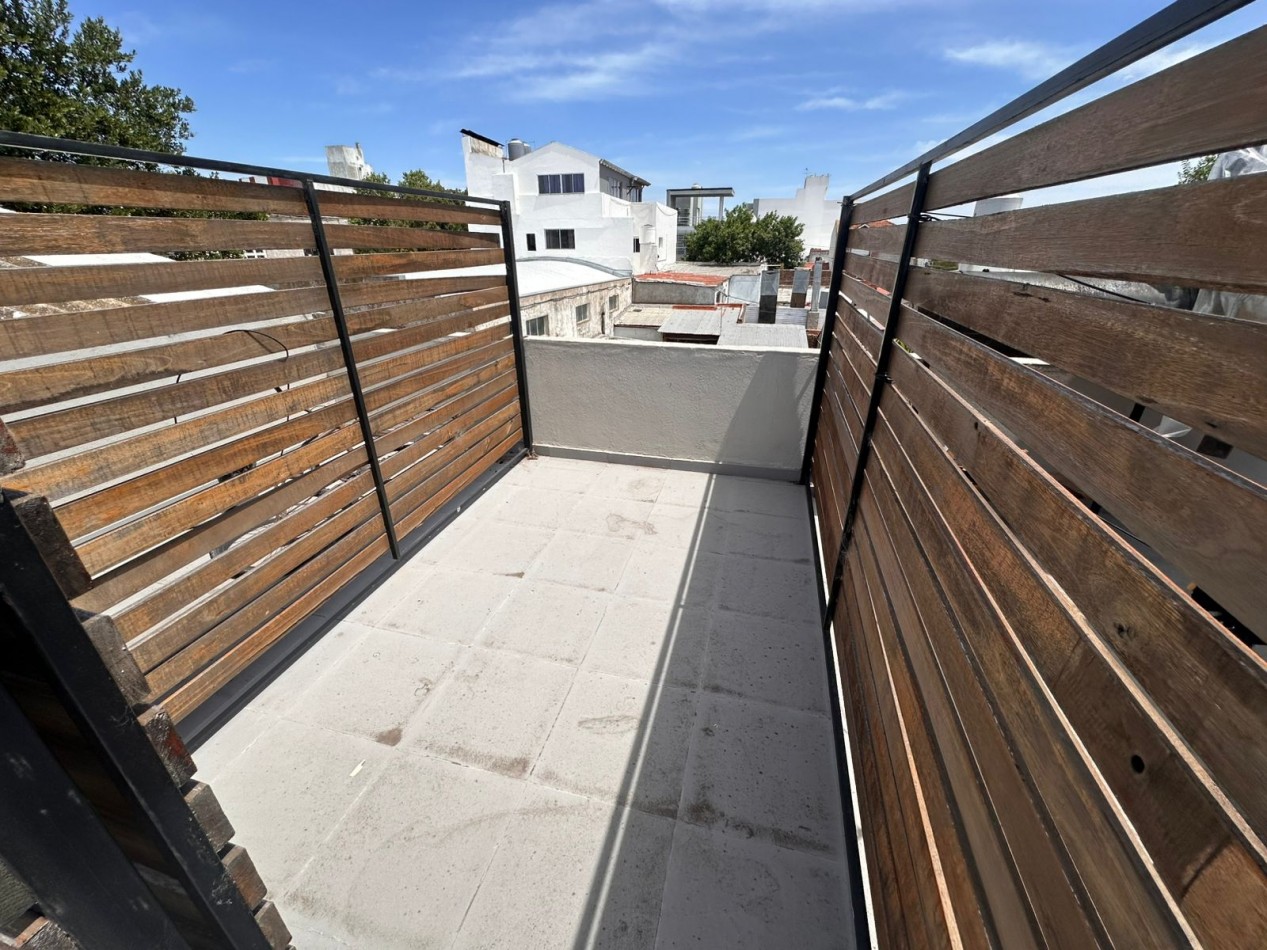 VENTA PH 2 AMB A LA CALLE CON TERRAZA 