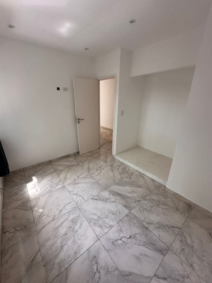 VENTA PH 2 AMB A LA CALLE CON TERRAZA 