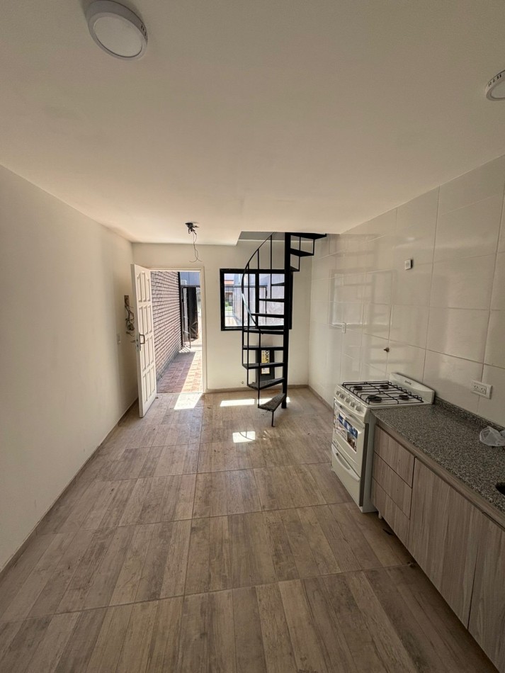 VENTA PH DOS AMBIENTES PATIO ESPACIO COCHERA ZONA SAN JUAN