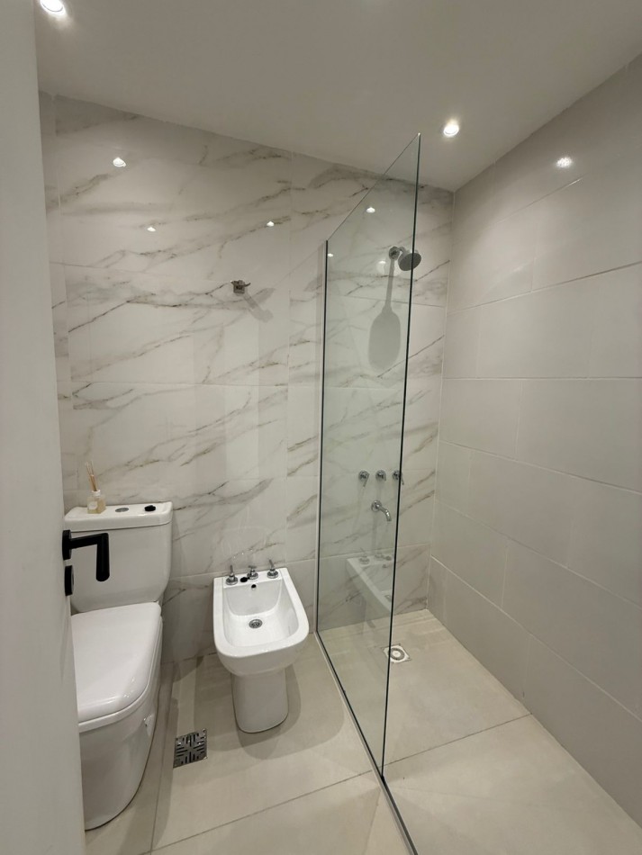 Venta departamento dos ambientes amueblado y decorado a dos cuadras de la playa Bristol