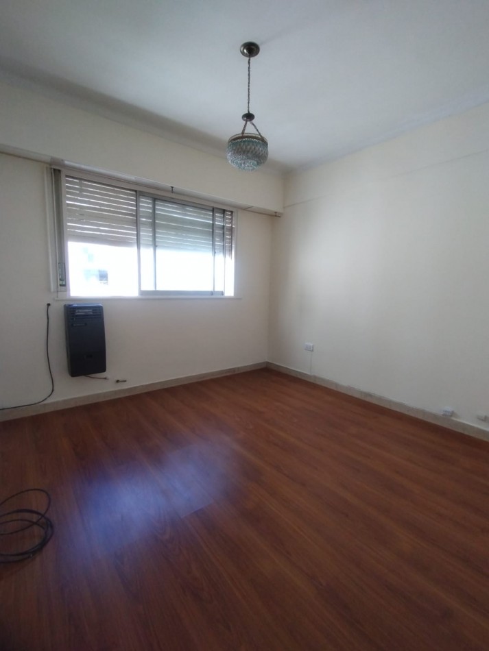 Alquiler 24 meses zona Guemes departamento dos ambientes a la calle con balcon super luminoso 