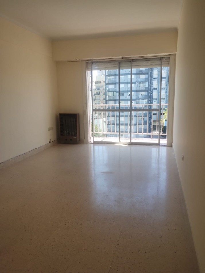 Alquiler 24 meses zona Guemes departamento dos ambientes a la calle con balcon super luminoso 