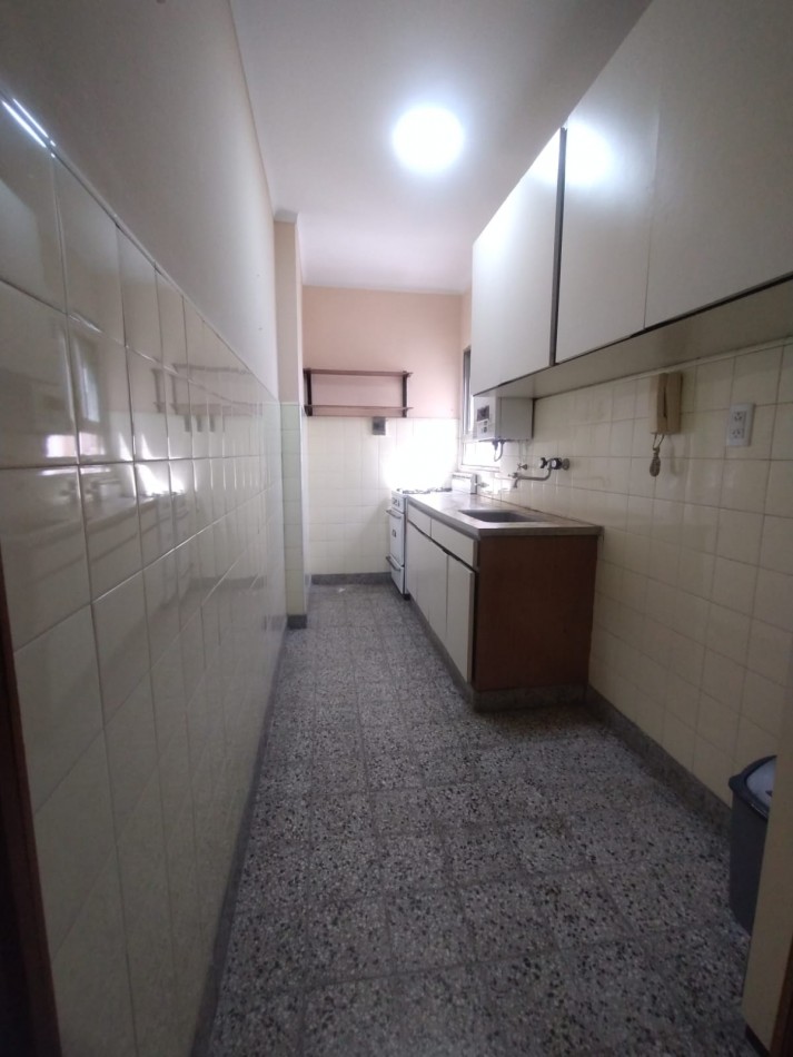 Alquiler 24 meses zona Guemes departamento dos ambientes a la calle con balcon super luminoso 