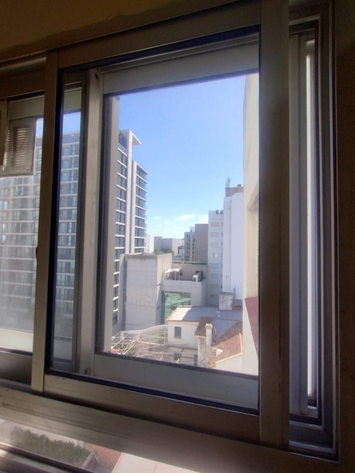 Alquiler 24 meses zona Guemes departamento dos ambientes a la calle con balcon super luminoso 