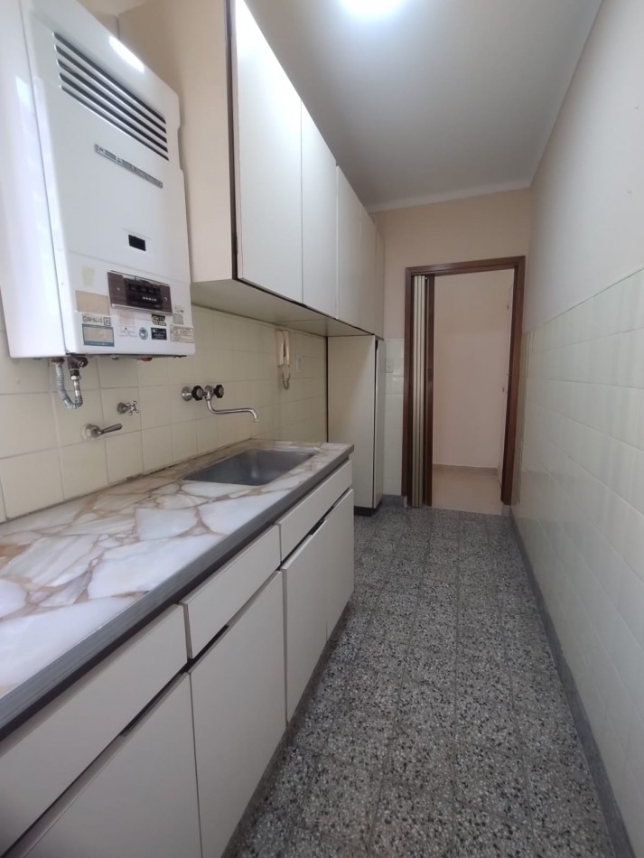 Alquiler 24 meses zona Guemes departamento dos ambientes a la calle con balcon super luminoso 