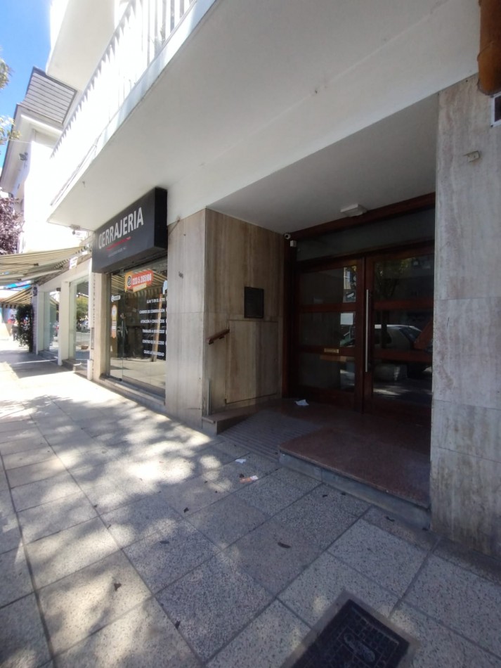 Alquiler 24 meses zona Guemes departamento dos ambientes a la calle con balcon super luminoso 