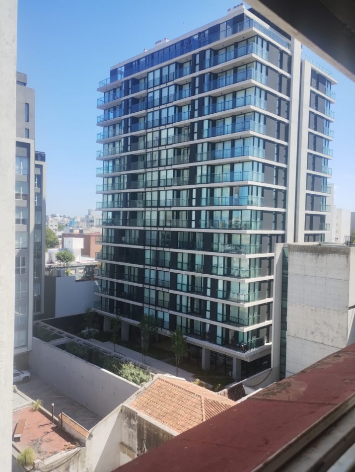 Alquiler 24 meses zona Guemes departamento dos ambientes a la calle con balcon super luminoso 