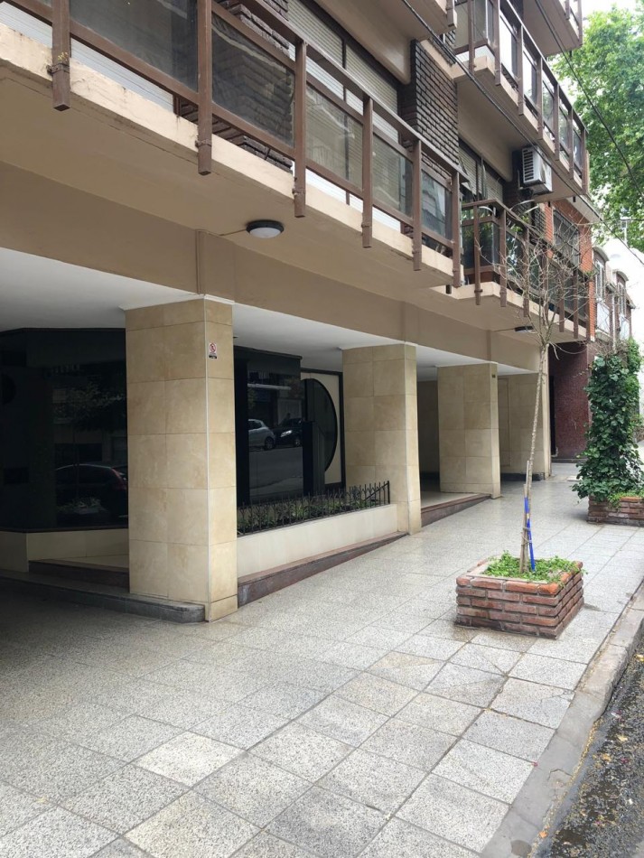 Departamento dos ambientes en venta zona Guemes 