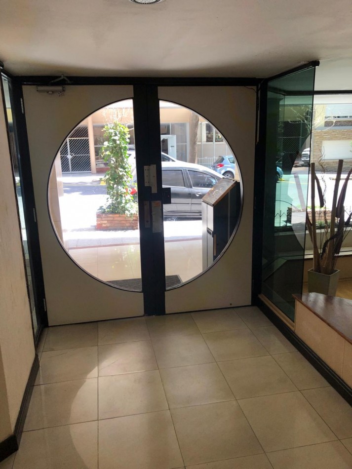 Departamento dos ambientes en venta zona Guemes 