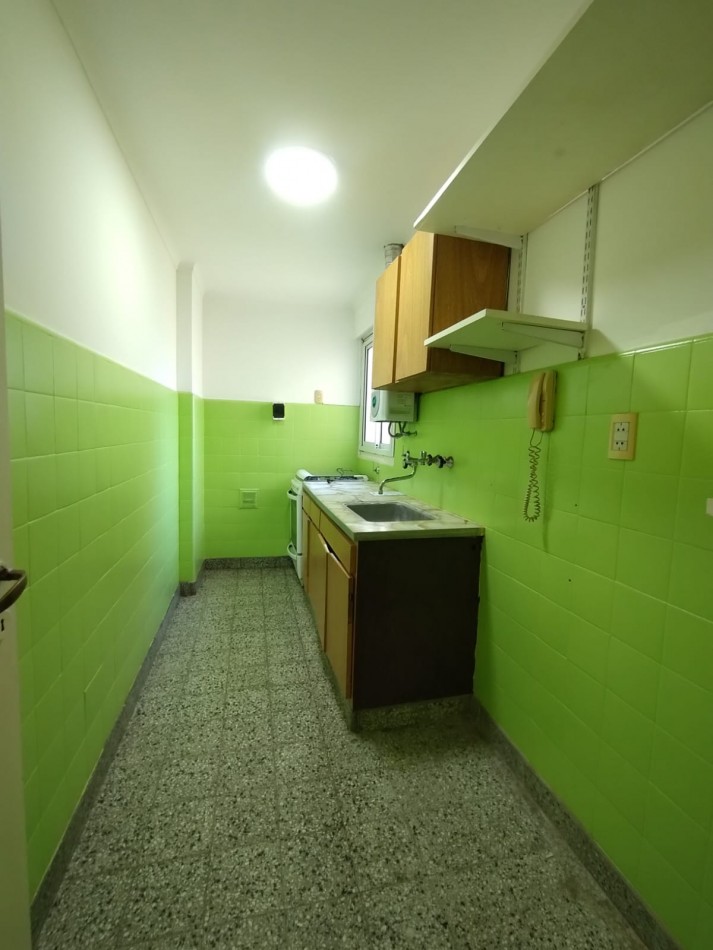 Alquiler 24 meses zona Guemes departamento dos ambientes a la calle con balcon super luminoso 