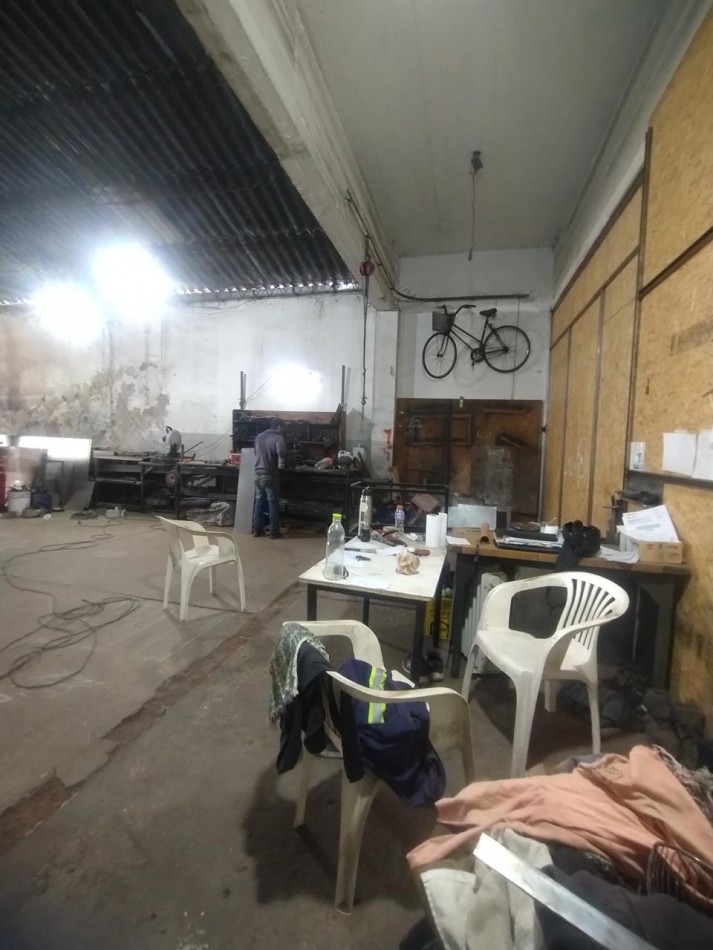 Venta Galpon / Taller con vivienda en planta alta - ideal inversion o uso mixto 
