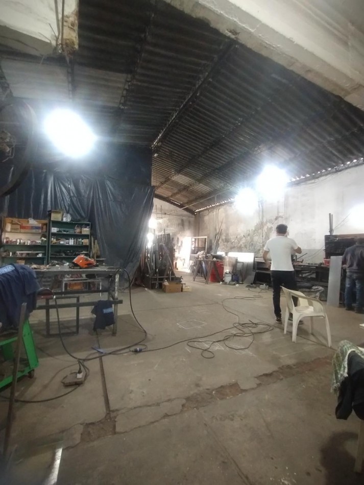 Venta Galpon / Taller con vivienda en planta alta - ideal inversion o uso mixto 