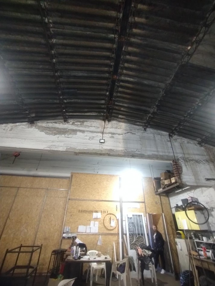 Venta Galpon / Taller con vivienda en planta alta - ideal inversion o uso mixto 