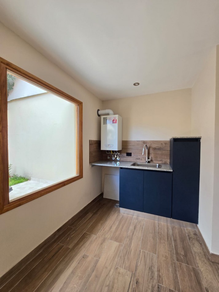 venta casa 4 ambientes reciclada garaje/quincho para dos autos patio jardin zona San Jose 