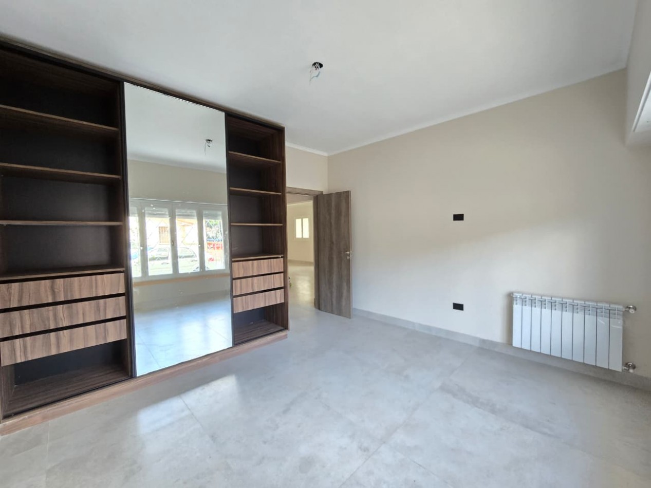 venta casa 4 ambientes reciclada garaje/quincho para dos autos patio jardin zona San Jose 