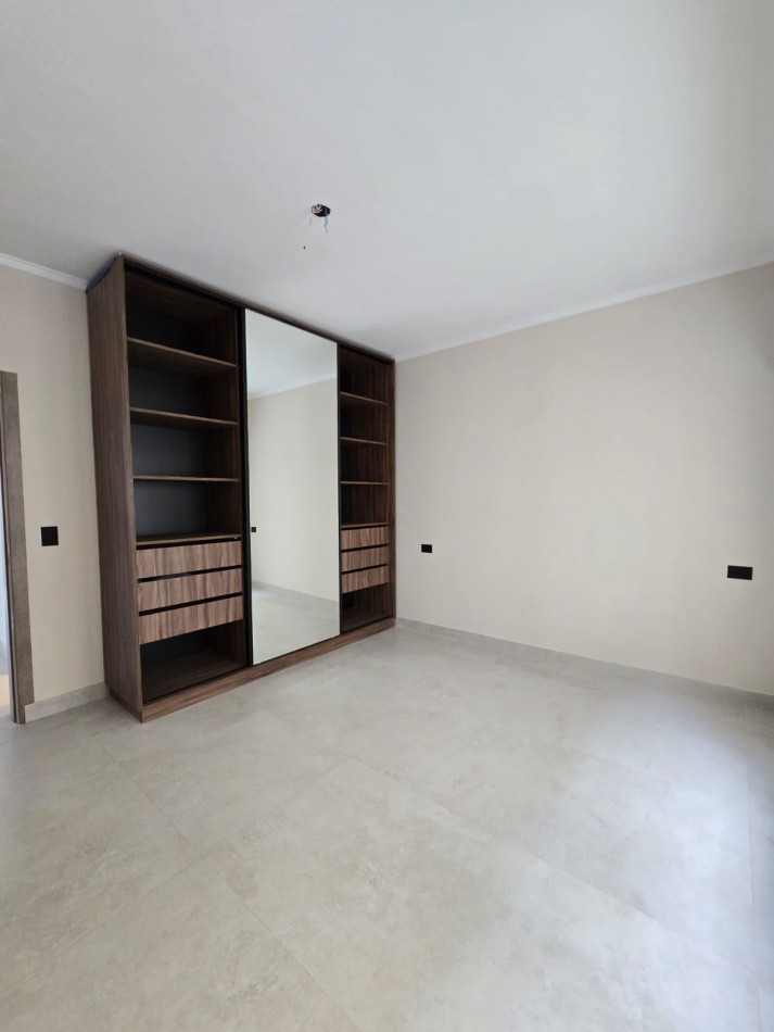 venta casa 4 ambientes reciclada garaje/quincho para dos autos patio jardin zona San Jose 