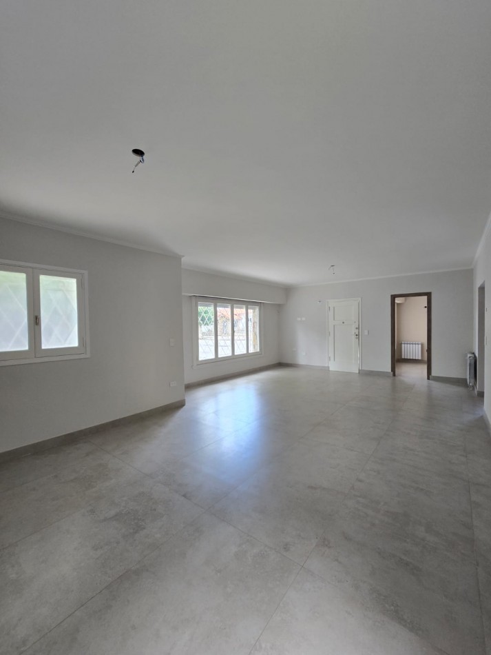 venta casa 4 ambientes reciclada garaje/quincho para dos autos patio jardin zona San Jose 