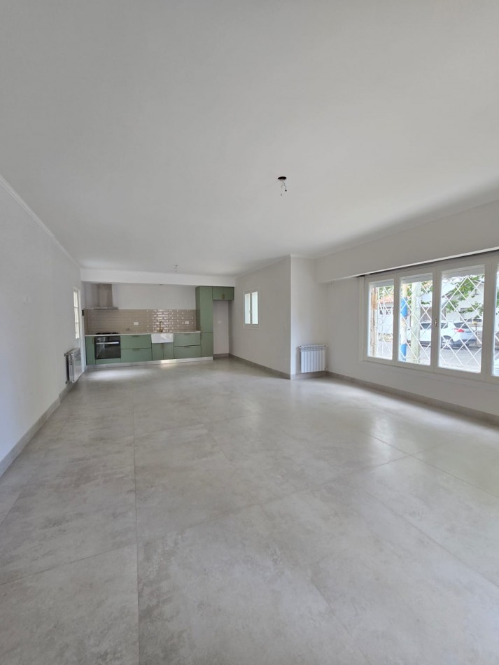 venta casa 4 ambientes reciclada garaje/quincho para dos autos patio jardin zona San Jose 