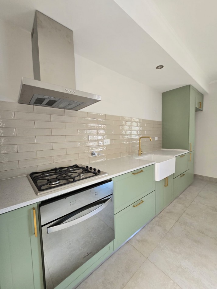 venta casa 4 ambientes reciclada garaje/quincho para dos autos patio jardin zona San Jose 