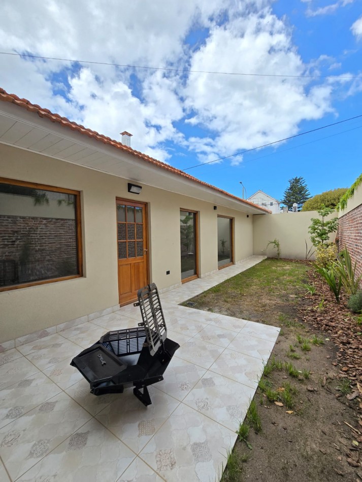 venta casa 4 ambientes reciclada garaje/quincho para dos autos patio jardin zona San Jose 
