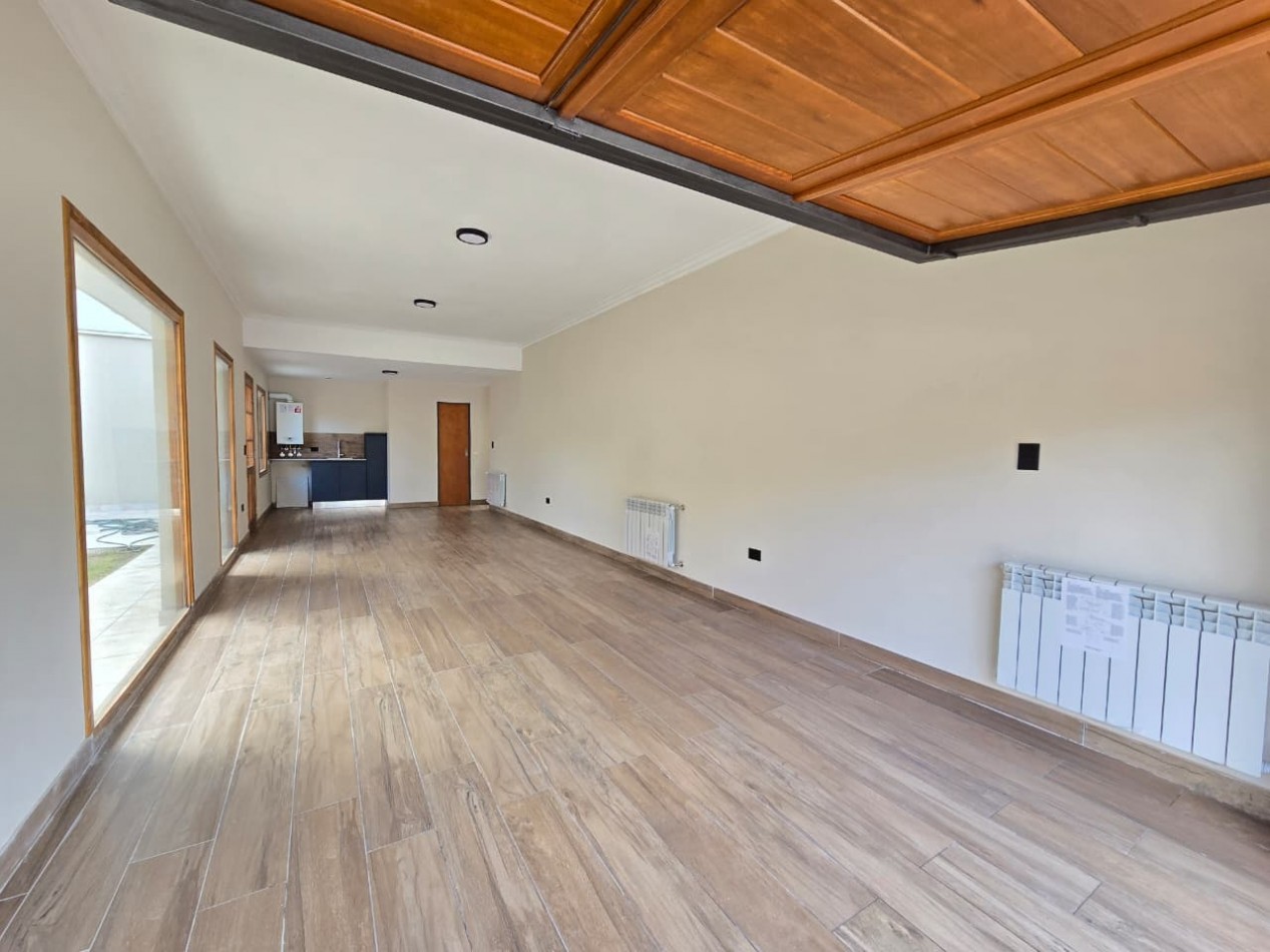 venta casa 4 ambientes reciclada garaje/quincho para dos autos patio jardin zona San Jose 