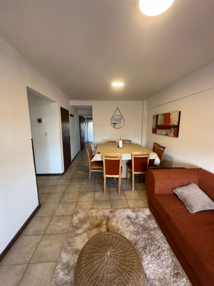 Departamento 2 ambientes 2 balcones calle Derqui