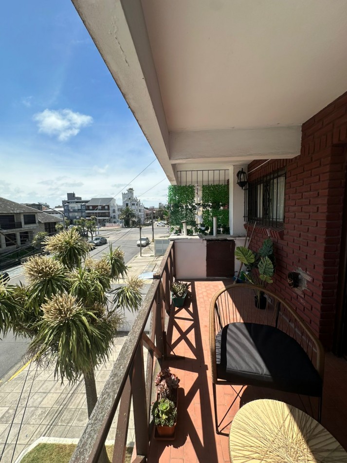 Departamento 2 ambientes 2 balcones calle Derqui