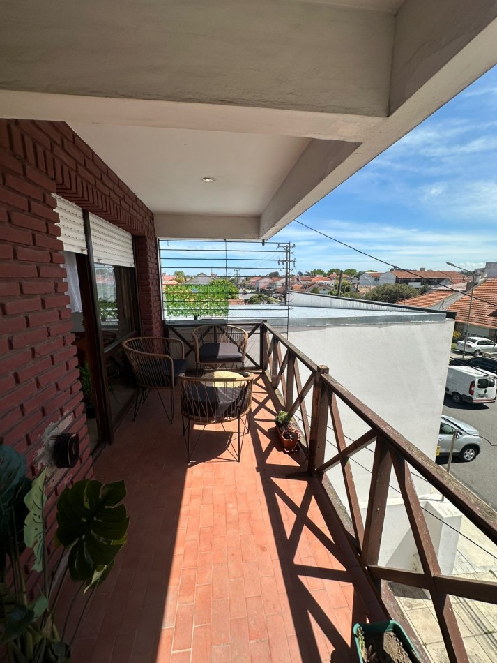 Departamento 2 ambientes 2 balcones calle Derqui