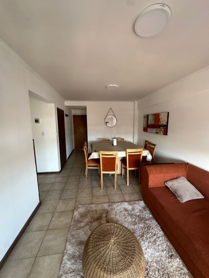 Departamento 2 ambientes 2 balcones calle Derqui
