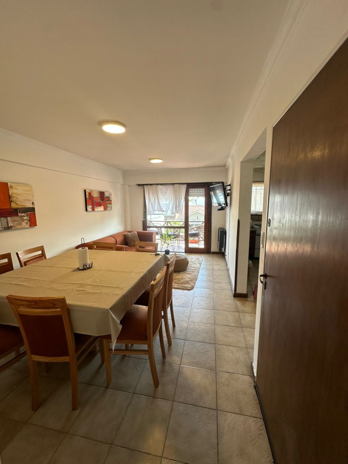 Departamento 2 ambientes 2 balcones calle Derqui