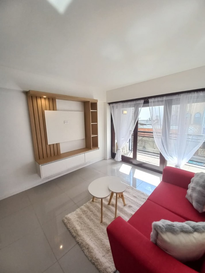 3 AMBIENTES RECICLADO A LA CALLE CON BALCON SALIENTE 