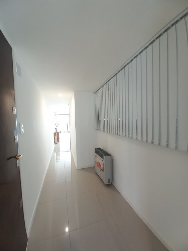 3 AMBIENTES RECICLADO A LA CALLE CON BALCON SALIENTE 