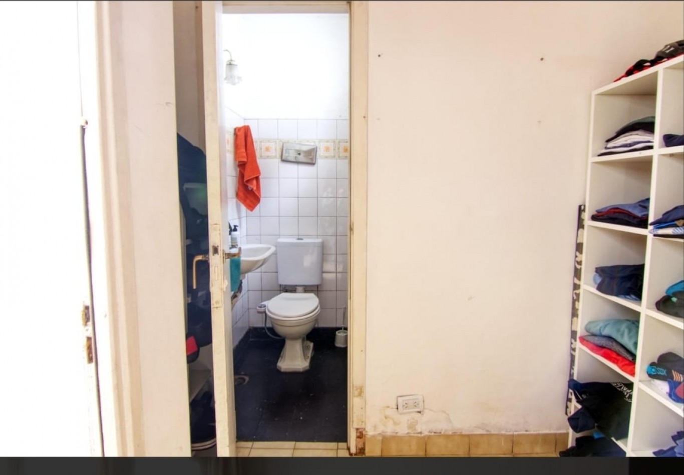 Alquiler 24 meses PH para uso profesional o comercial en primer piso al frente en Av. Colon 3400
