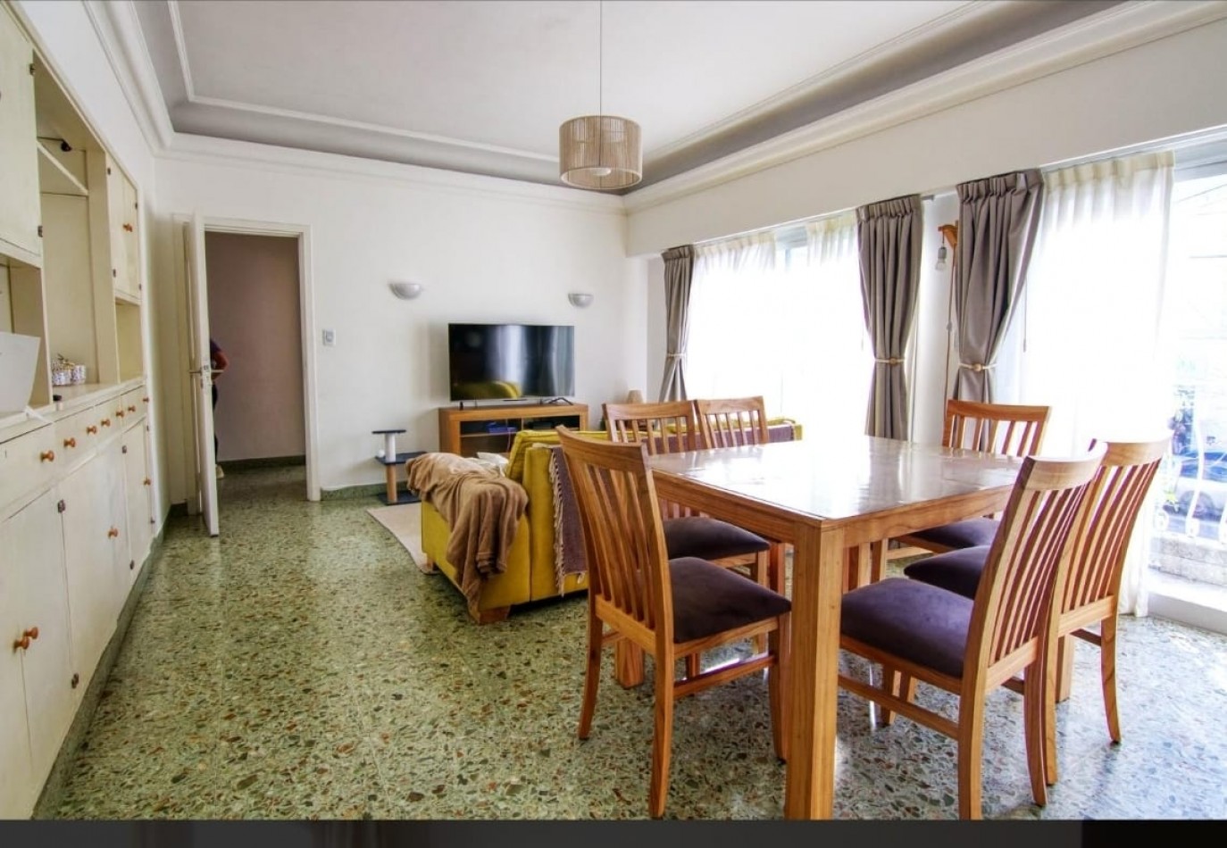 Alquiler 24 meses PH para uso profesional o comercial en primer piso al frente en Av. Colon 3400