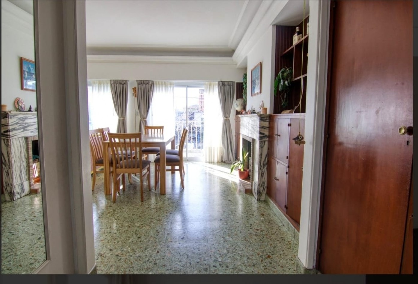 Alquiler 24 meses PH para uso profesional o comercial en primer piso al frente en Av. Colon 3400