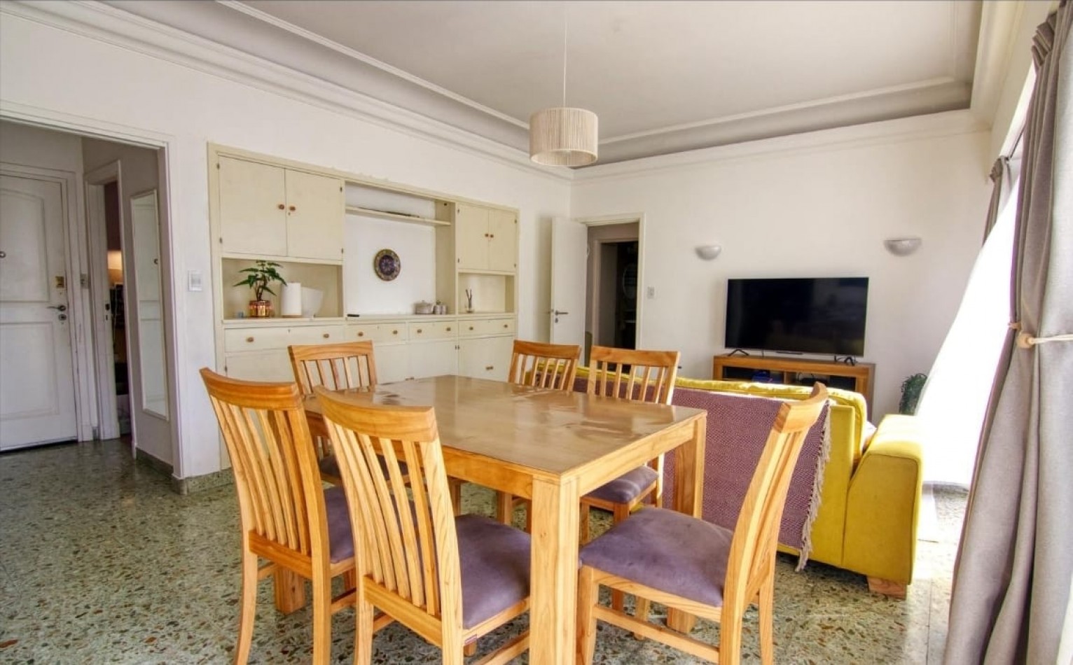 Alquiler 24 meses PH para uso profesional o comercial en primer piso al frente en Av. Colon 3400