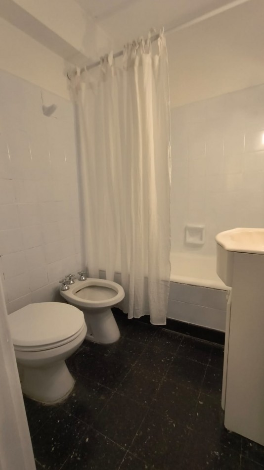 DEPARTAMENTO 1 AMBIENTE ESTADO ORIGINAL IMPECABLE ZONA P. ALDREY 