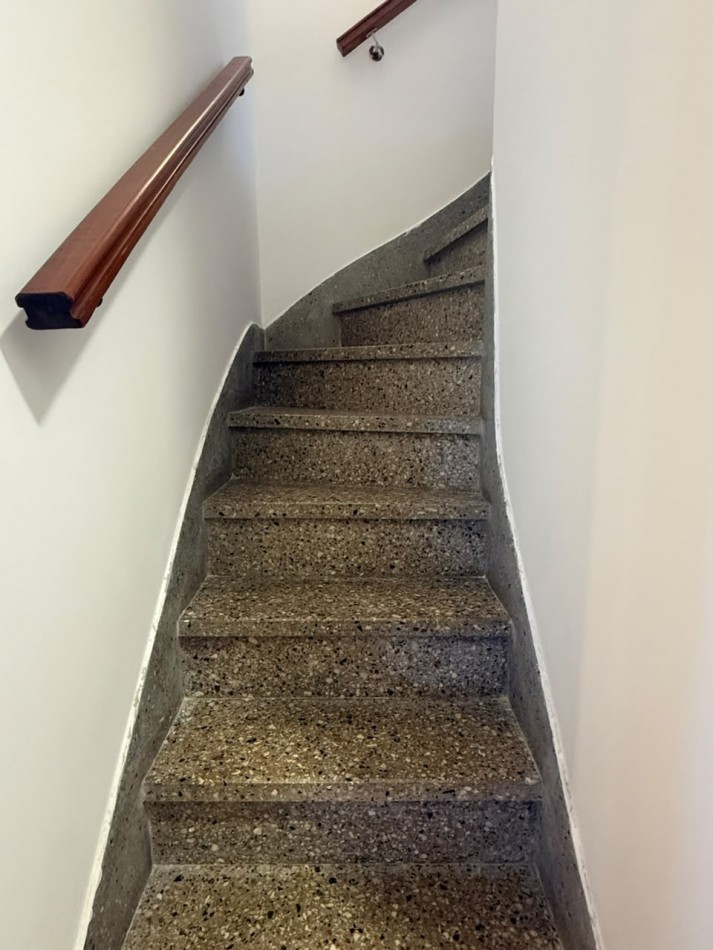 CHALET 4 AMBIENTES CON GARAGE Y PATIO BARRIO ESTELA MARIS CASTELLI 670