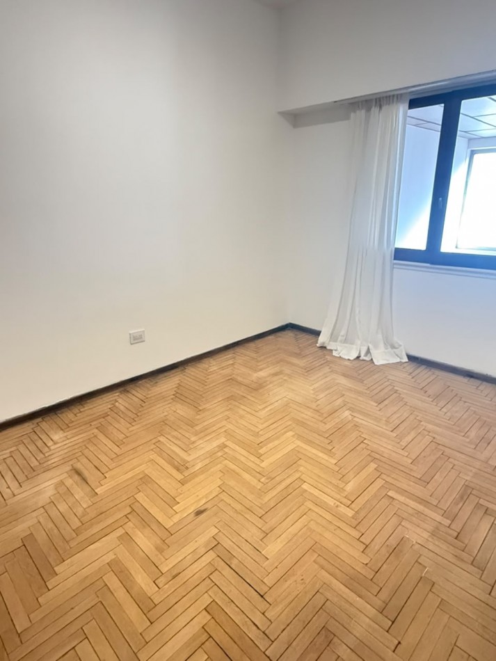CHALET 4 AMBIENTES CON GARAGE Y PATIO BARRIO ESTELA MARIS CASTELLI 670