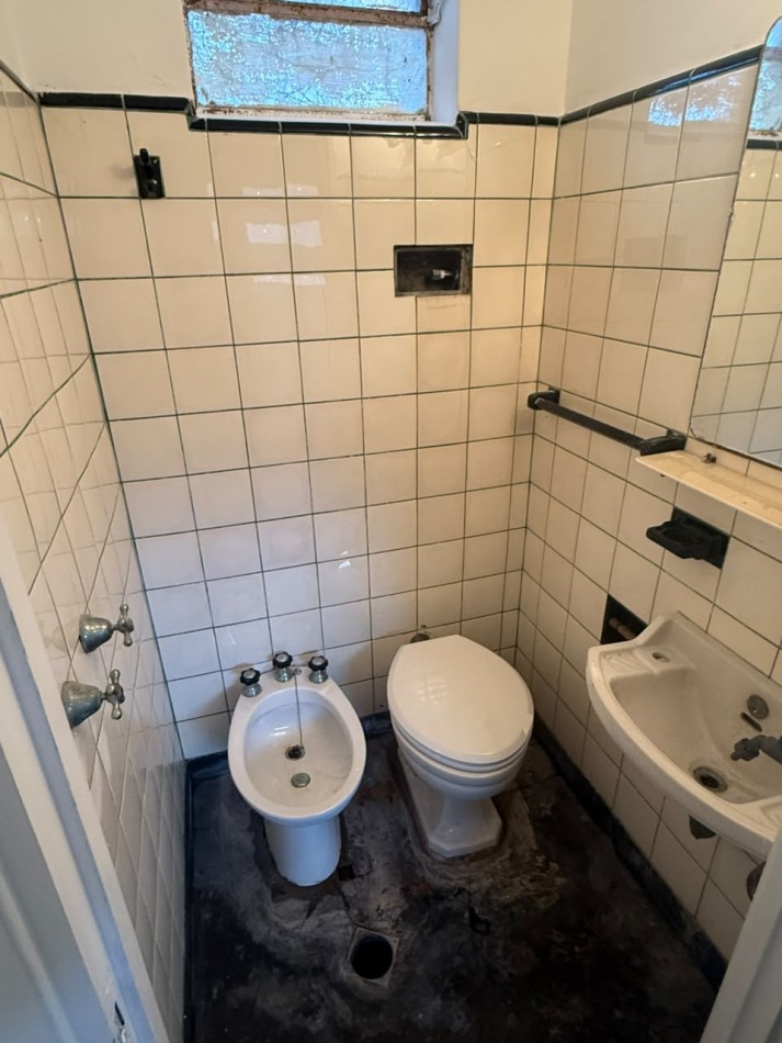 CHALET 4 AMBIENTES CON GARAGE Y PATIO BARRIO ESTELA MARIS CASTELLI 670