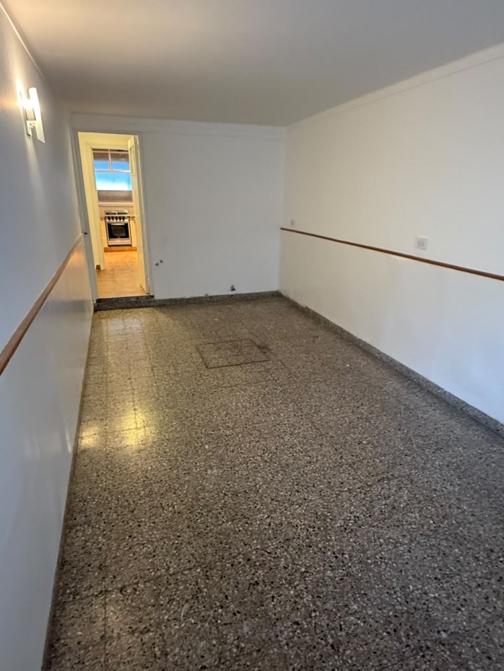 CHALET 4 AMBIENTES CON GARAGE Y PATIO BARRIO ESTELA MARIS CASTELLI 670