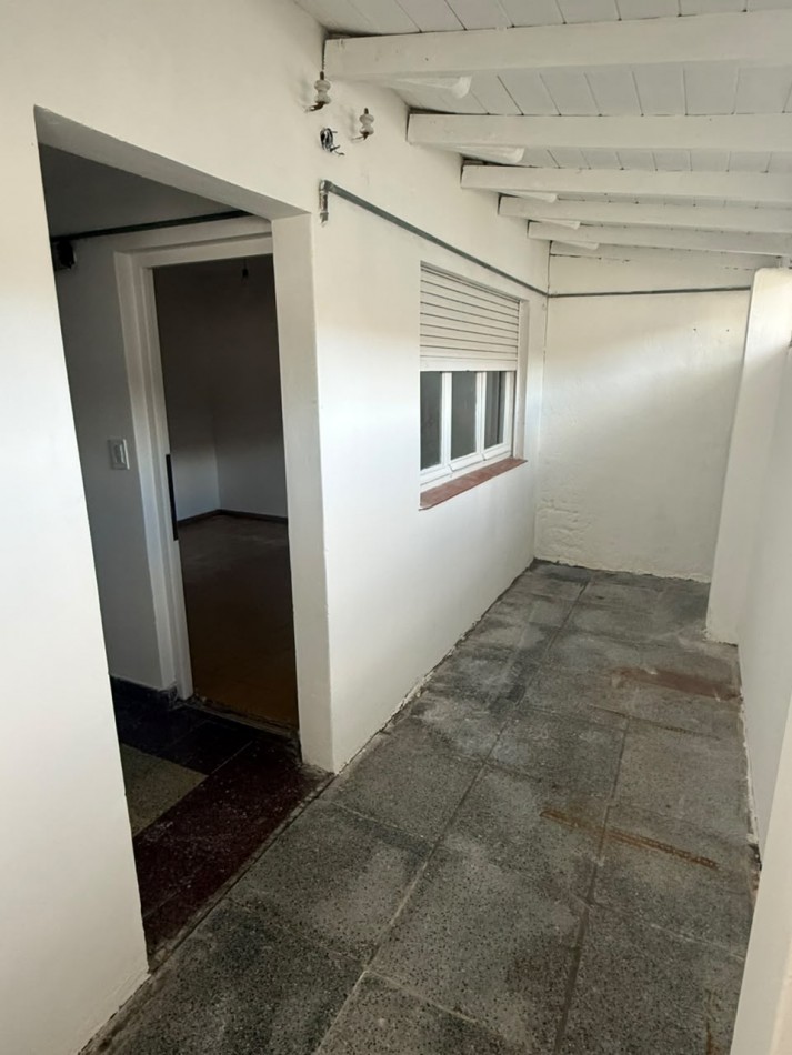 CHALET 4 AMBIENTES CON GARAGE Y PATIO BARRIO ESTELA MARIS CASTELLI 670