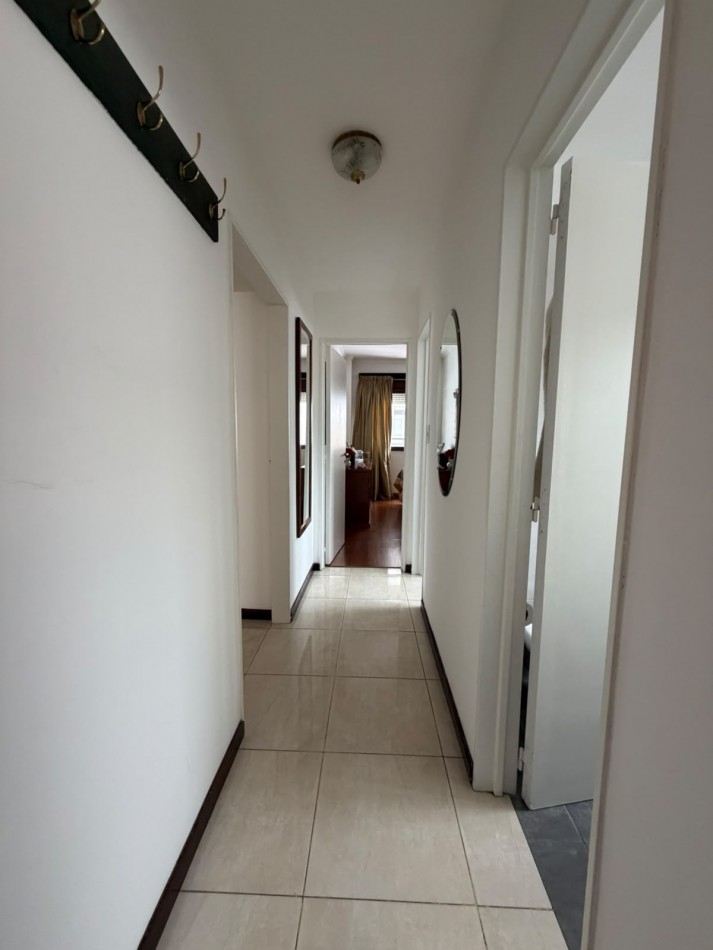 Departamento 3 ambientes al frente con cochera y baulera zona Guemes 